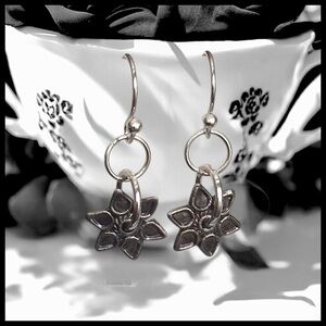 5 For $25💫Gun Metal Wiccan Flower Earrings